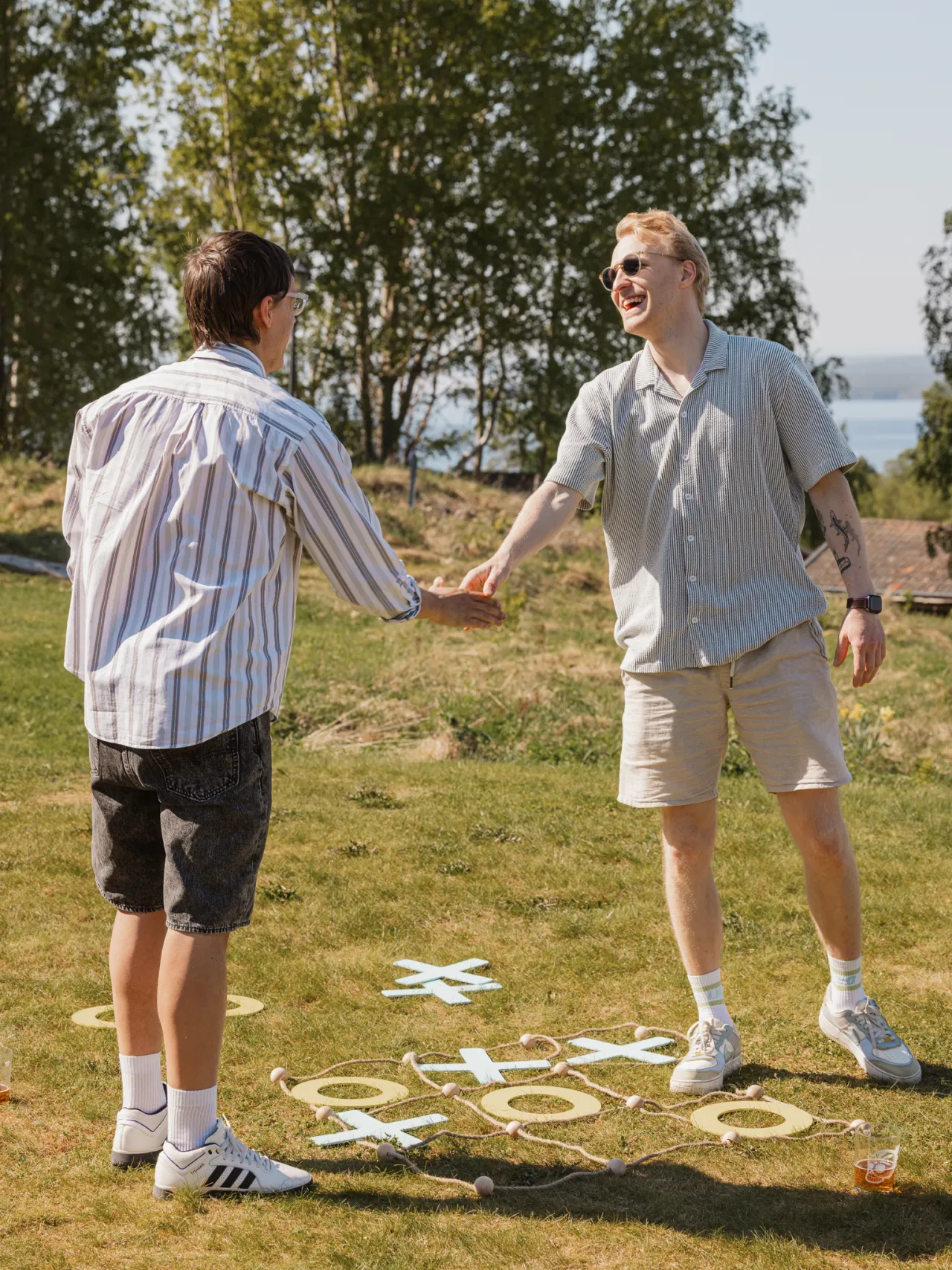 Gäster spelar spel under evenemanget Dagsfesten.